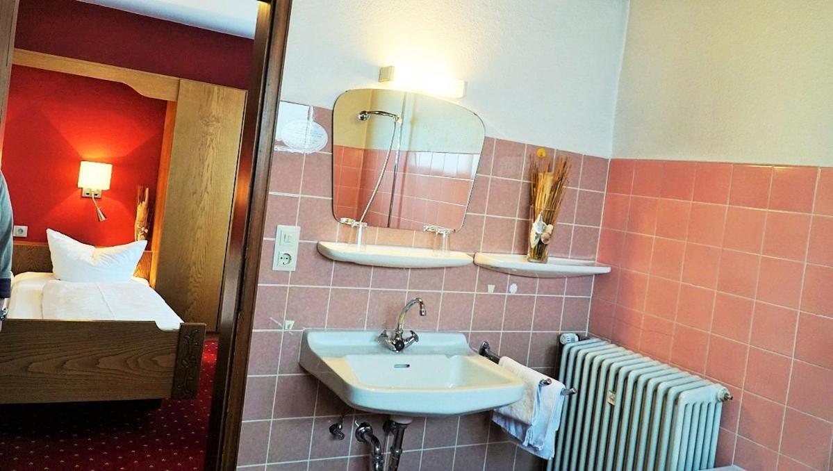 Hotel Zum Goldenen Ochsen Maikammer Ngoại thất bức ảnh