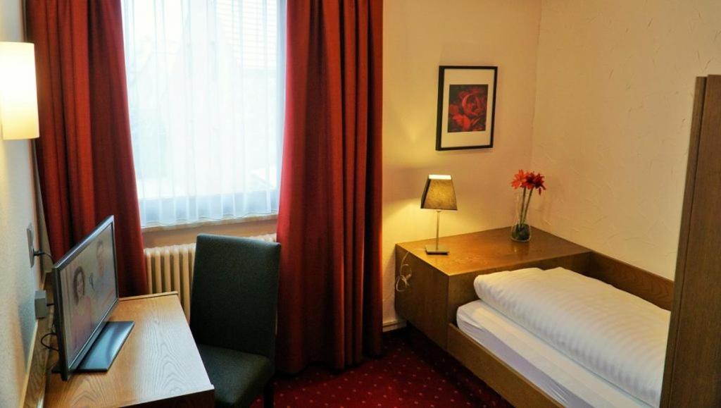 Hotel Zum Goldenen Ochsen Maikammer Ngoại thất bức ảnh