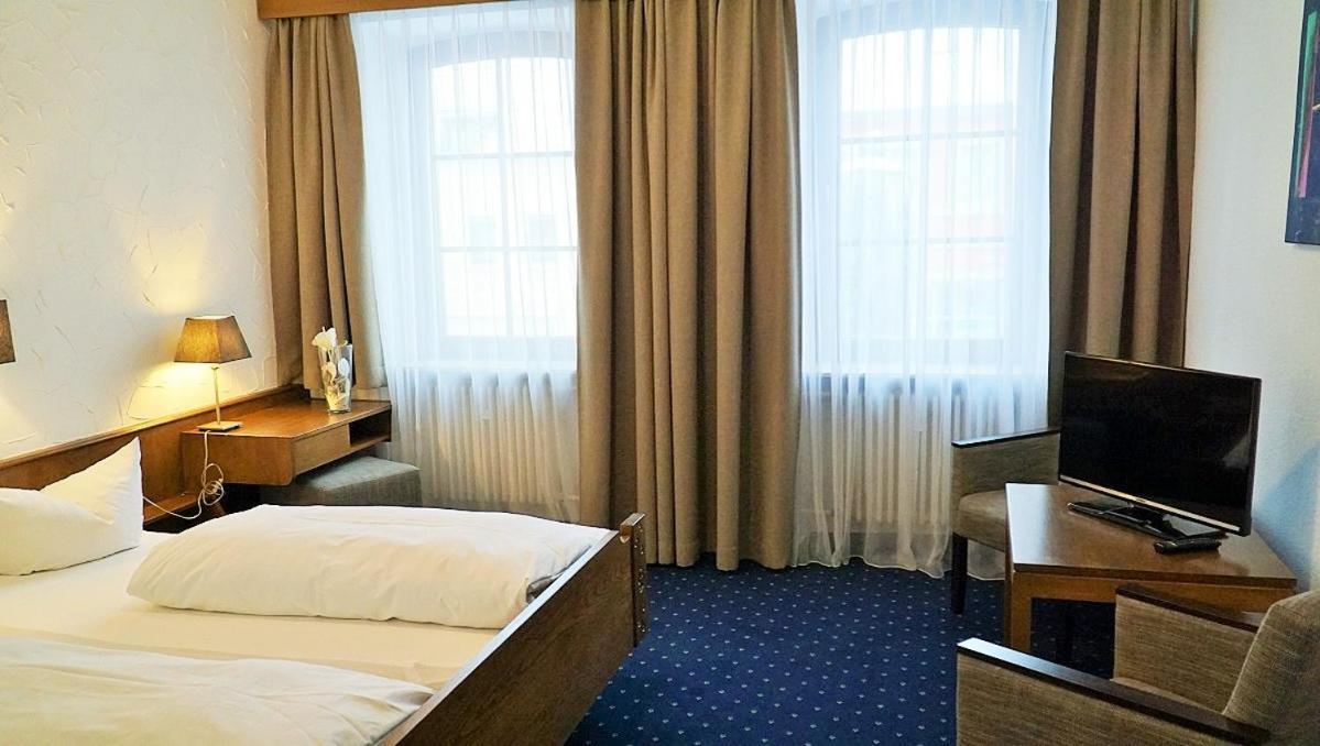 Hotel Zum Goldenen Ochsen Maikammer Ngoại thất bức ảnh